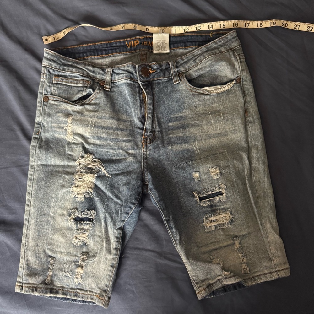 Women’s denim Jean distressed ripped shorts 
Size 13/14
Brand is Vip 
In great - Picture 5 of 5
